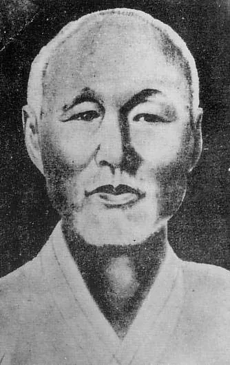 흰 수염의 노인 강우규 의사 얼굴 흑백 인물사진