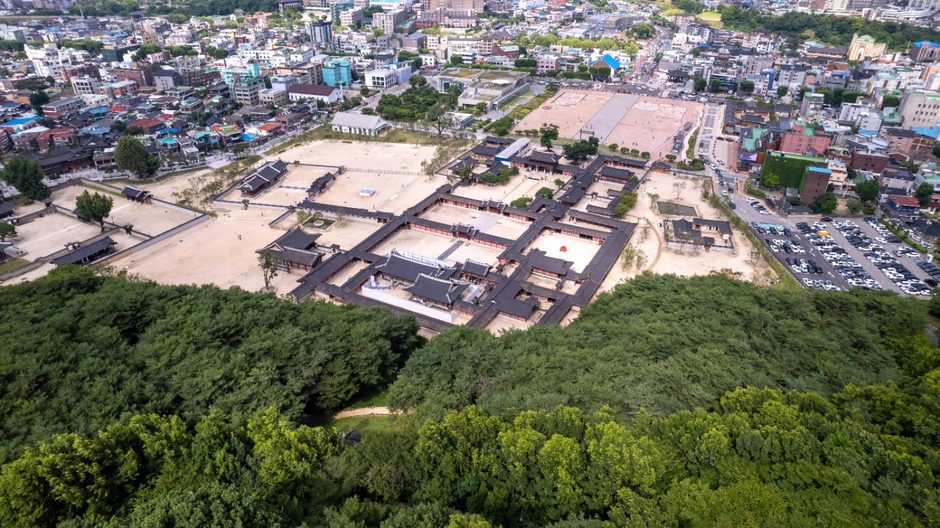 위에서 내려다본 화성행궁 전경