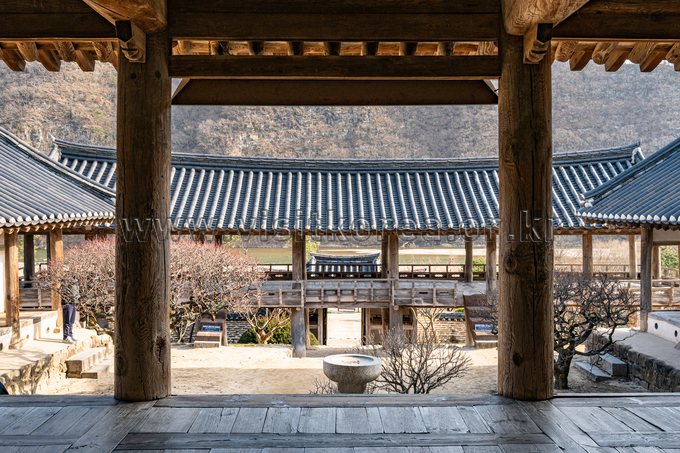 병산서원 기둥 사이 풍경