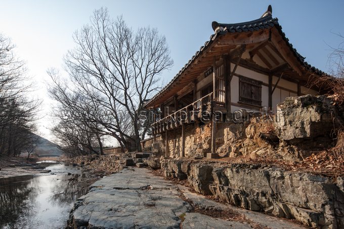 계곡 바위 위의 독락당