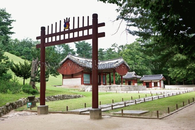 정릉 홍살문과 정자각